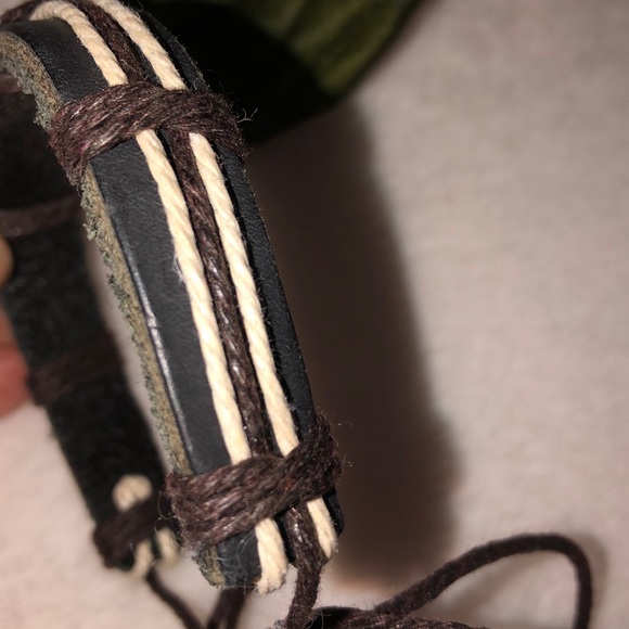 Adjustable leather bracelet - Picture 3 of 3